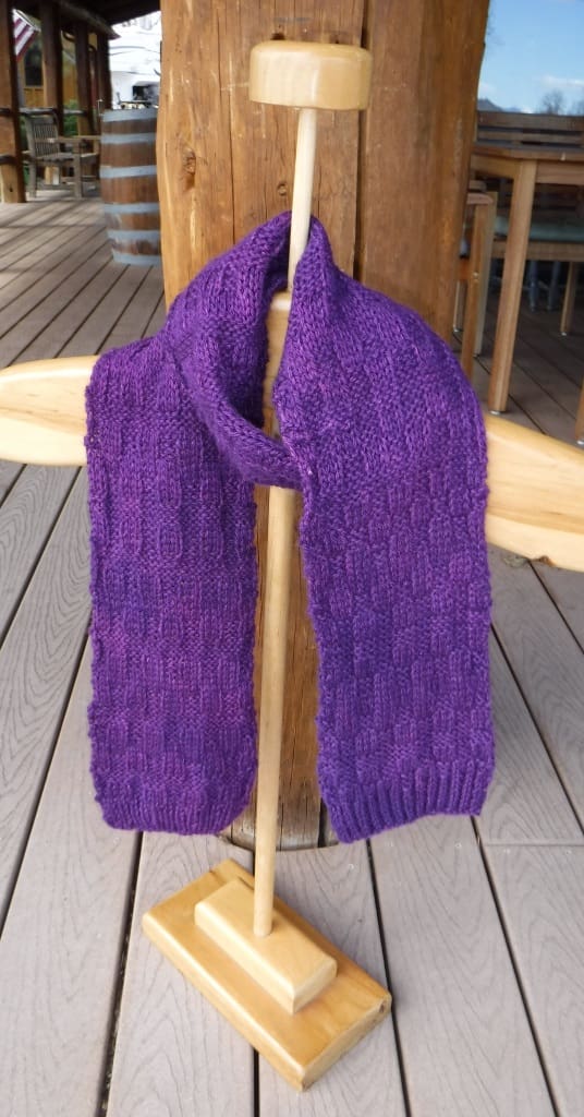 New alpaca yarn arrived from the mill in Kansas.  Renate dyed a few skeins and knitted the scarf. 